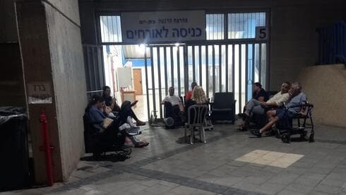 תושבי הקראוונים מוצאים מחסה מהטילים
