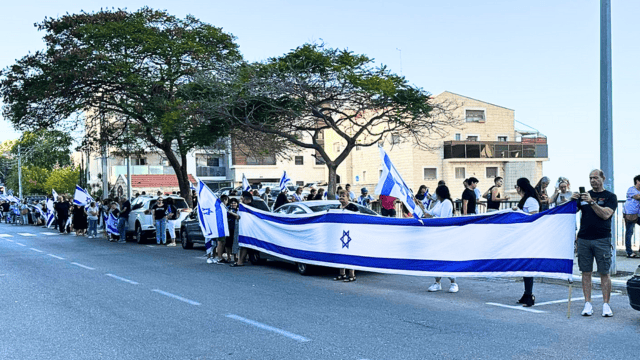 תושבי חיפה חולקים כבוד לסרן וייס ז"ל