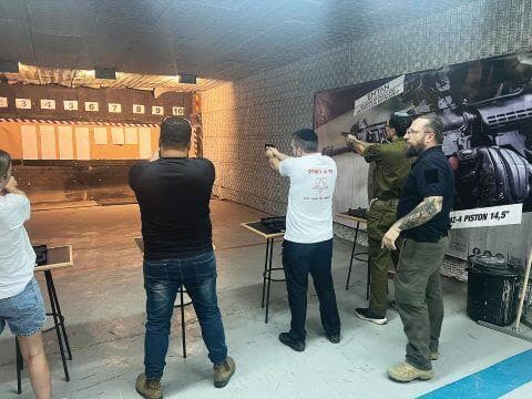 הדרכת ירי במטווח "נץ המדבר" בערד