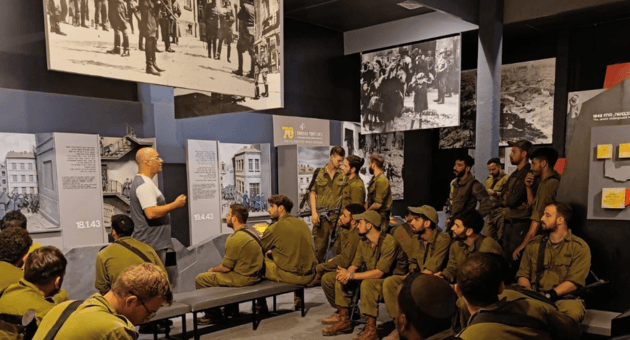 גדס״ר צנחנים במוזיאון בית לוחמי הגטאות
