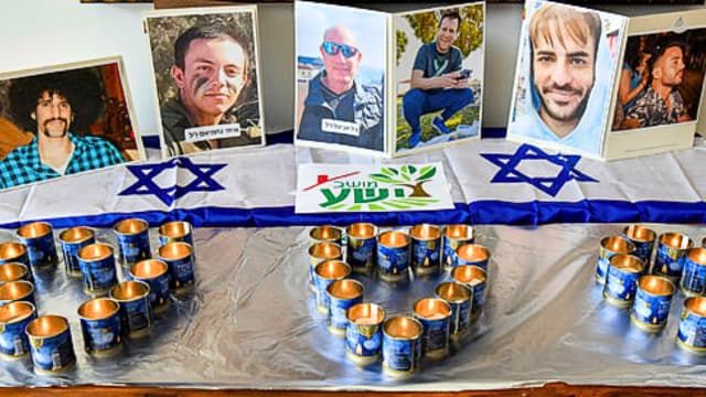 פינת הנצחה בלובי לנרצחי ישע