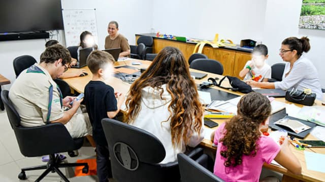 חדר הכנסים הפך לכיתת לימוד