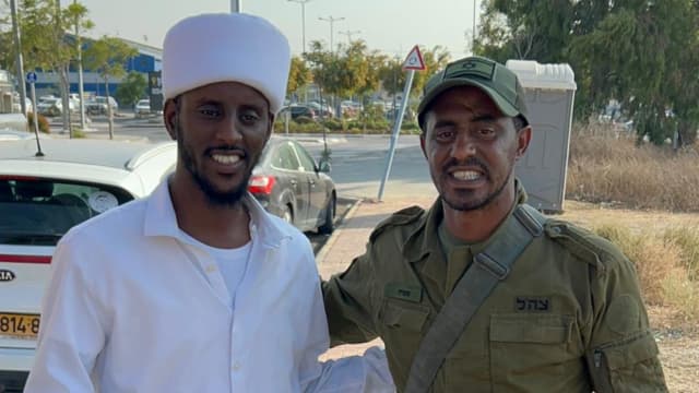 קס רועי טמניו (משמאל). הקהילה תרמה מכל הלב