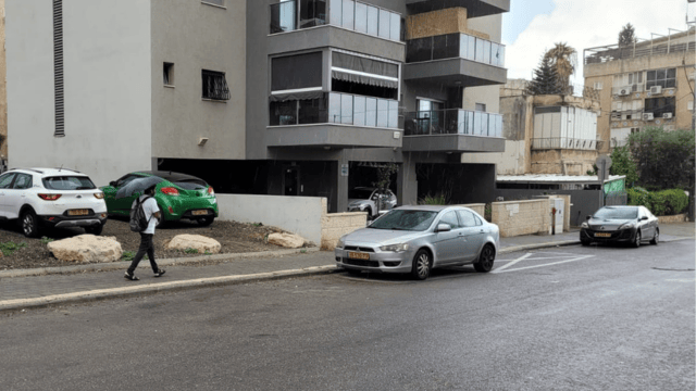 גשם בפתח תקוה, הבוקר