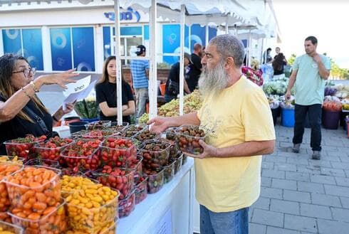 שוק איכרים כחול לבן בבת ים