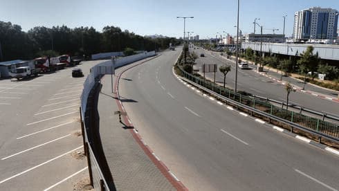 עבודות על הרכבת הקלה בראשון לציון (צילום: קובי קואנקס) העבודות על הרכבת הקלה