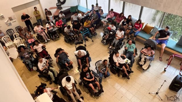 תכנית לצעירים עם מגבלה בבית הגלגלים