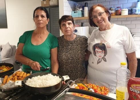 האמהות שמבשלות בבית גיורא