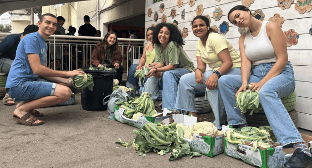 אורזים חבילות מזון בחיפה אורזים חבילות מזון בחיפה