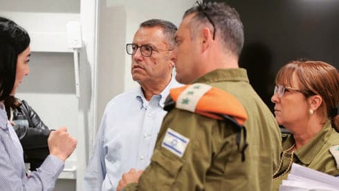 ליאון ואנשי פיקוד העורף ליאון ואנשי פיקוד העורף