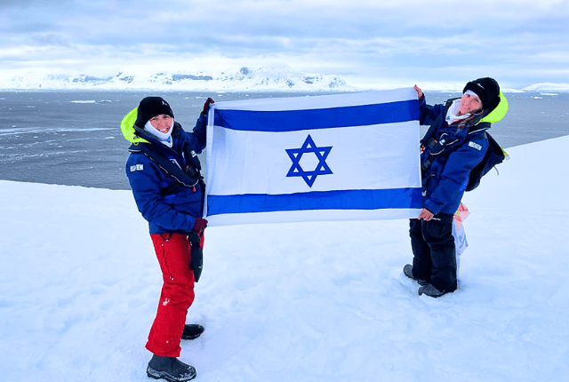 ד"ר לוצאטו כנען ופרופ' מס בקוטב הדרומי (צילום: פרטי) ד"רלוצאטו כנען ופרופ' מס בקוטב הדרומי
