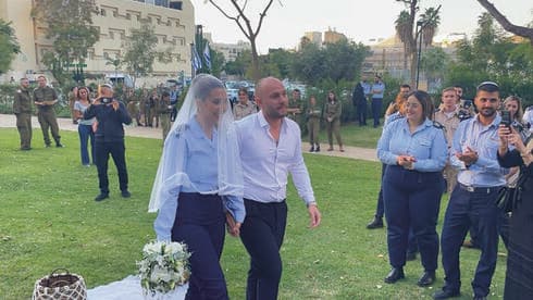 גיא ושיראל צועדים אל החופה