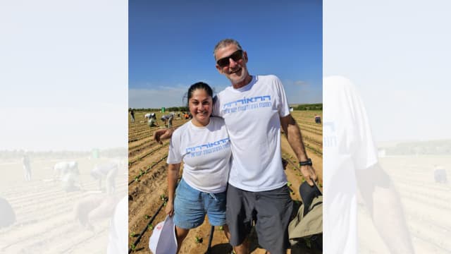 "עוזרים בכל מה שצריך". שניים מתושבי רחובות בשדות העוטף