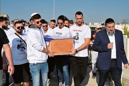 מסע ההלוויה של אופיר צרפתי ז"ל, דצמבר 2023 (צילום: באדיבות עיריית קרית אתא) מסע ההלוויה של אופיר צרפתי ז"ל