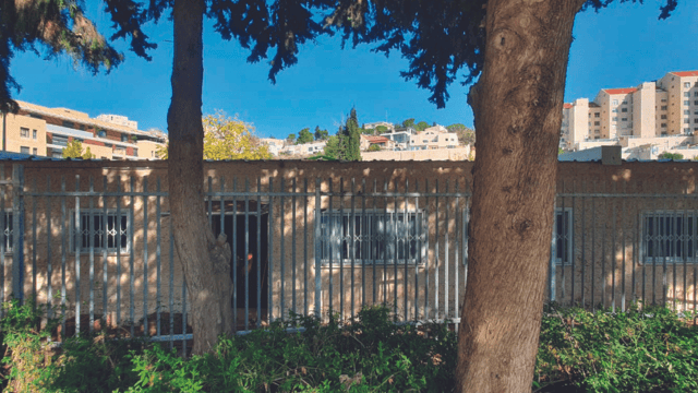 מבנה הגן בשכונת רמת דניה. בלי ממ"ד ובלי אבטחה 