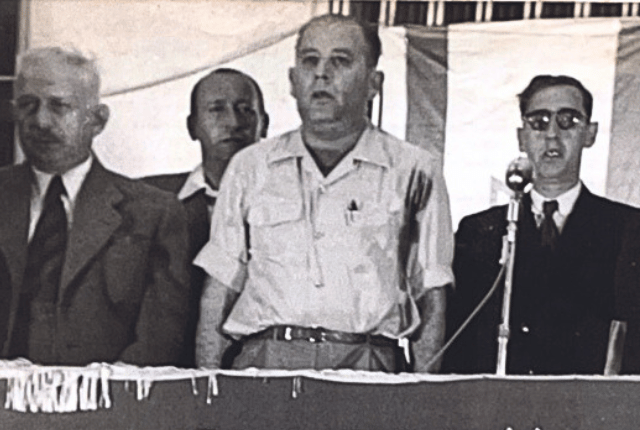 רייפר (מימין) בכנס של מועצת פועלי חיפה