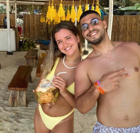מאור גרשוני ז"ל עם חברתו לעבודה מאי אברג'יל בטיול משותף בתאילנד