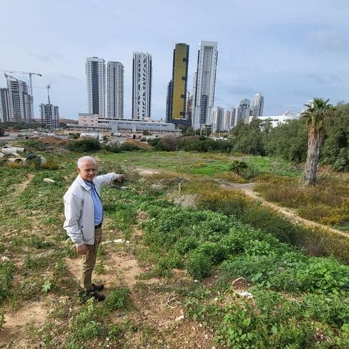 אלי יריב במתחם המגורים החדש שייבנה בפארק הים