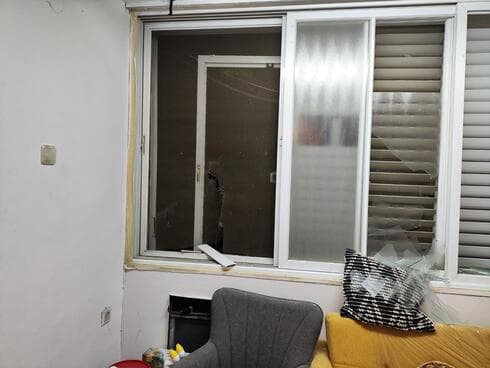 הנזק לדירה בראשל"צ לאחר פגיעת הטיל