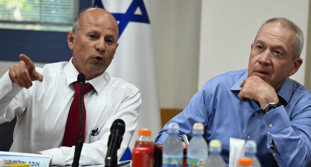 ראש עיריית עפולה אבי אלקבץ עם שר הביטחון יואב גלנט