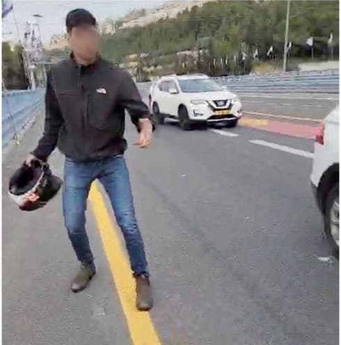 החשוד בתקיפה. נעצר בידי עוברי אורח