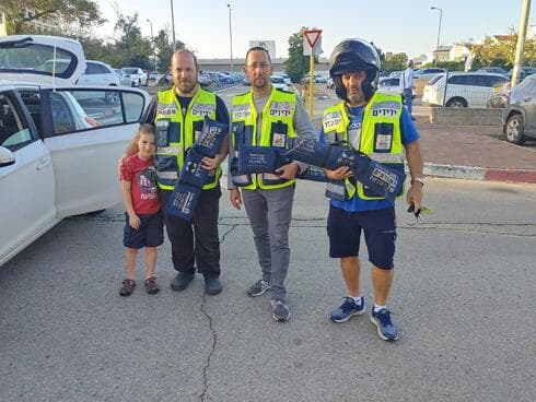 מתנדבי ארגו ן ידידים מחלצים את הפעוט