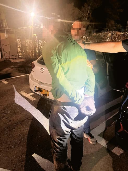"רובם נעצרים במחסומים שהקמנו". שוטרי תחנת חולון במחסום 