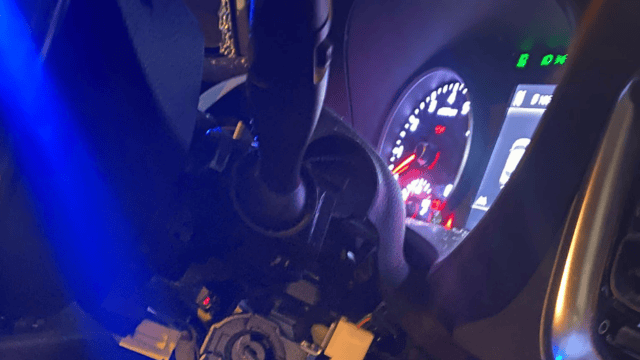 ברכב נמצא רכוש רב שחשוד כגנוב (צילום: דוברות המשטרה) ברכב נמצא רכוש רב שחשוד כגנוב