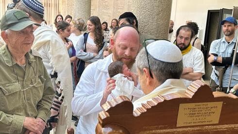 רס"ר עזרא יכין והתינוק