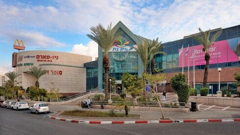 קניון בת ים, לפני המהפך (צילום והדמייה: אשטרום נכסים) קניון בת ים