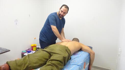 אביב שור בעת בדיקה 