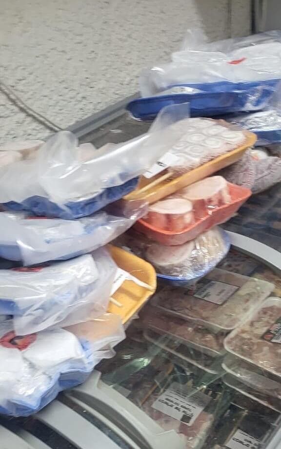 הבשר שנתפס בבת ים (צילום: המחלקה הווטרינרית בעיריית בת-ים ויחידת הפיצו"ח במשרד החקלאות) הבשר שנתפס בבת ים