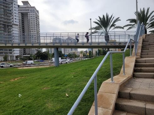 גשר ברחוב גיסין פתח תקוה