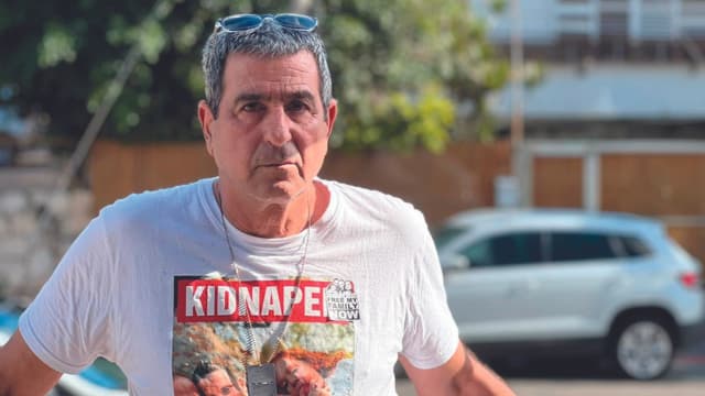 אלי ביבס. "אני חולם לחבק אותם"