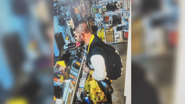 החשוד מתועד כשהוא מבצע את אחת העסקאות