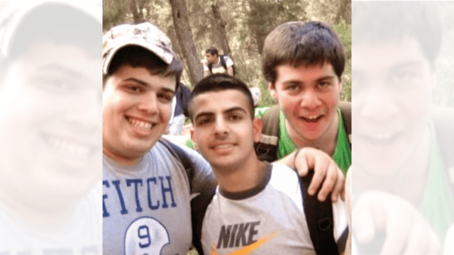צברי וניתאי (משמאל) בטיול בית הספר