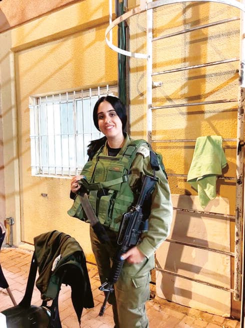 "אנחנו מבצעים מדי לילה מבצעים למעצרים ואיתור אמל"ח". סרן שרביט (צילום: דובר צה"ל) סרן שחר שרביט