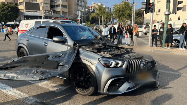 הרכב שבו אירע הפיצוץ ברחוב הרצל בנתניה