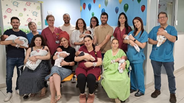  לידה של ארבעה זוגות תאומים בפחות מ-24 שעות