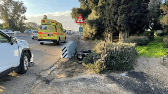 זירת התאונה בכביש 4, הבוקר זירת התאונה בכביש 4, הבוקר