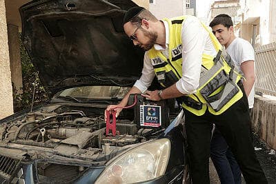 ידידים התניעו בזמן