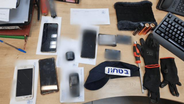 ציוד שנמצא אצל החשודים