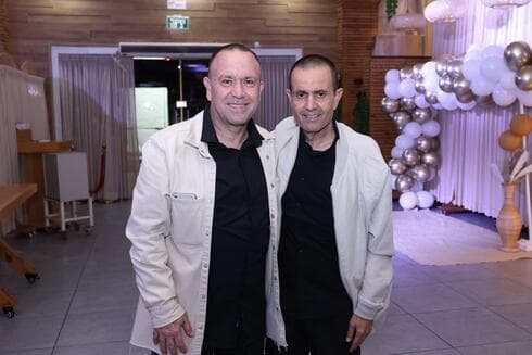 האחים אבי ויוסי. התלבשו כמו תאומים
