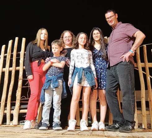 "היה אחראי על השמחה והצחוק בבית". עם המשפחה 