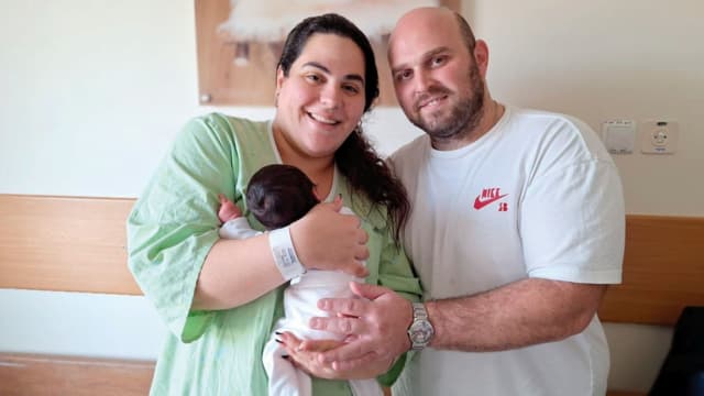 רחלי ושי גל לאחר הלידה 