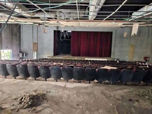 קולנוע היכל מבפנים (צילום: שי בן יוסף, דף הפייסבוק "מצילים את בית קולנוע היכל פתח תקווה") קולנוע היכל מבפנים