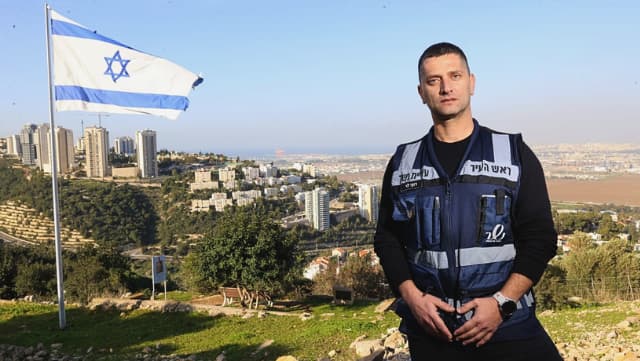 "לצאת מהאדישות". רועי לוי