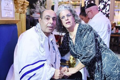 יעקב אברהם עם בני משפחתו