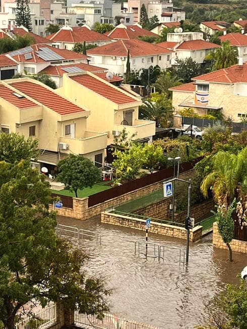 הגשם הציף את רחוב השירה העברית בראשל"צ