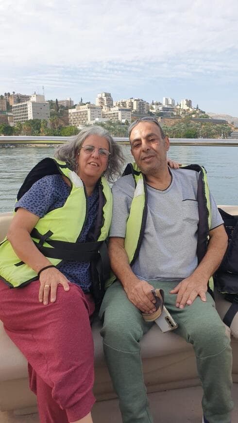 יעקב אברהם עם בני משפחתו